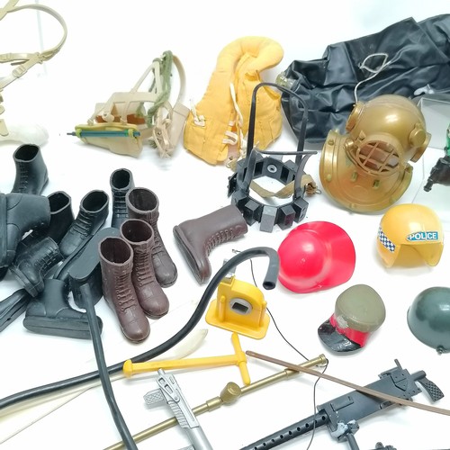 215 - Large quantity of vintage Action Man accessories