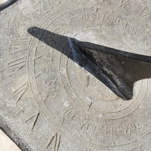 22 - Lead sundial 21 cm diameter.