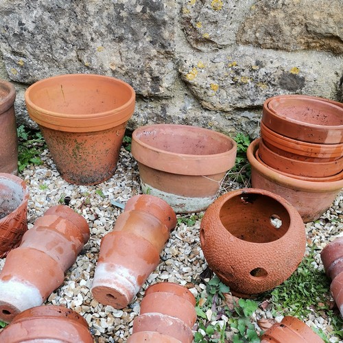 67 - Qty of small pots ranging in sizes