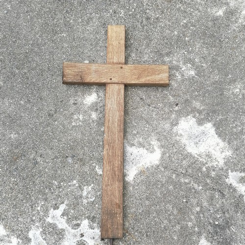 40 - Pet cemetery wooden cross total height 105cm , cross 70cm x 36cm wide - no obvious damage