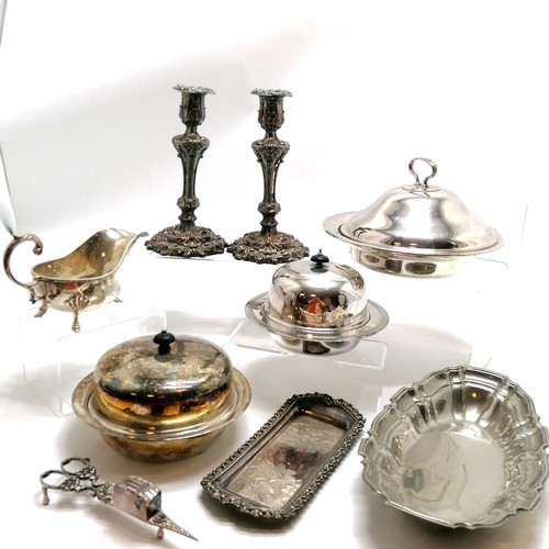 994 - Qty of silver plated wares inc 3 x muffineers, old sheffield silver plate candle snuffer on tray, Ro... 