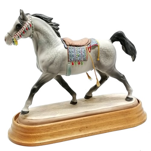 118 - Beswick 1970-75 Connoisseur grey arab stallion horse #2269 with saddle & cord detail on 30cm fitted ... 