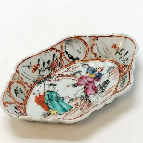 125 - Antique / 18th century Chinese spoon tray hand decorated with 4 figures + an animal ~ 12.5cm across ... 