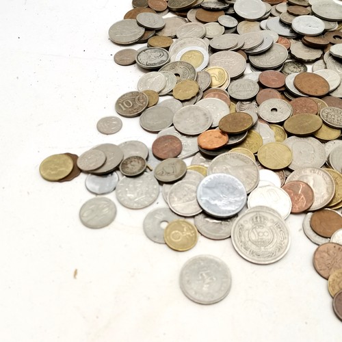 385 - Qty of mostly foreign coins in a shortbread tin