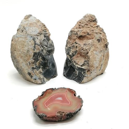 395 - Pair of agate geode bookends (15.5cm high) t/w a decorative slice