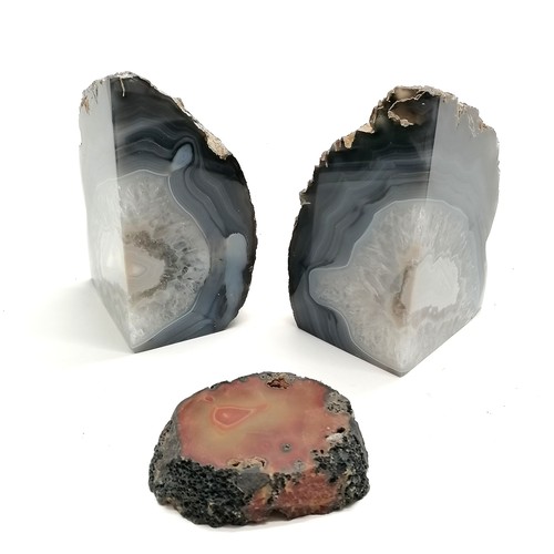 395 - Pair of agate geode bookends (15.5cm high) t/w a decorative slice