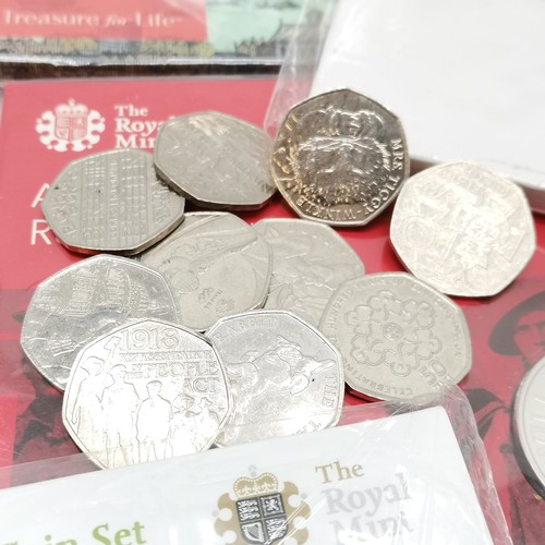 398 - Qty of Royal Mint coins inc Paddington, Wedgwood, £20 silver coin etc t/w £5 coins, loose coins etc