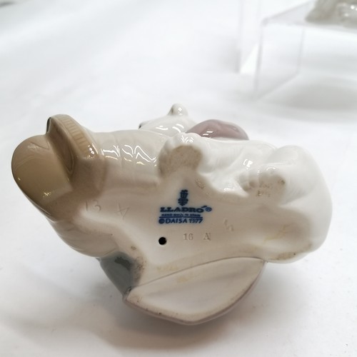 400 - 3 x Lladro figurines - 2 polar bears + eskimo child with cub (13cm high) ~ no obvious damage