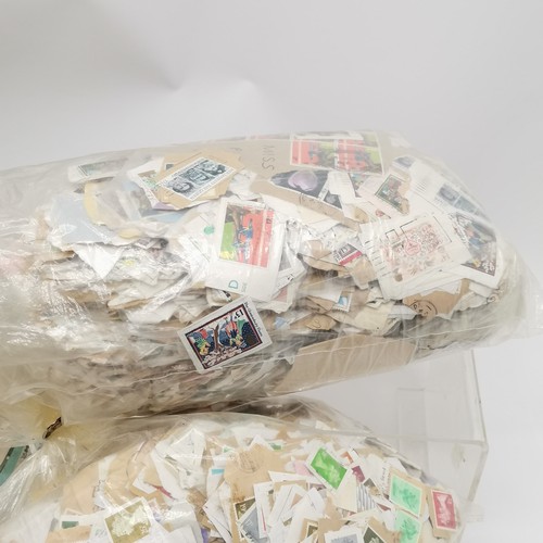 410 - Large qty of mostly GB stamps (on / off paper) in kiloware bags / loose inc regional ~ approx 15kgs+