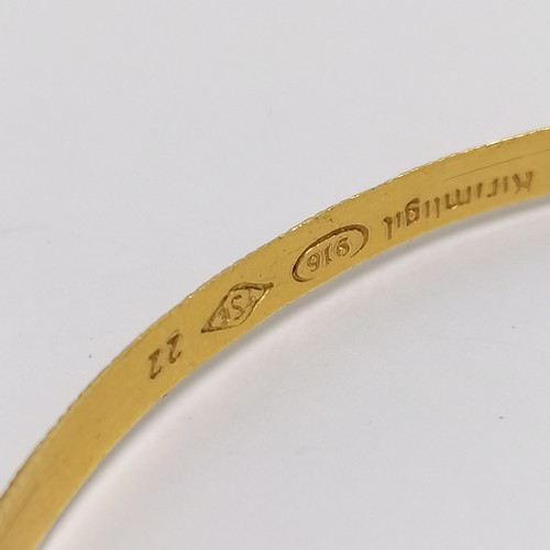 388 - 22ct foreign marked gold bangle - 7cm diameter & 9.5g