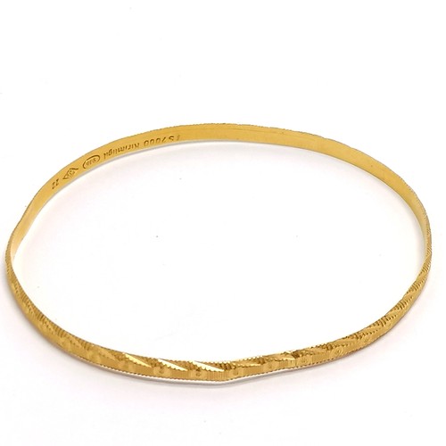 388 - 22ct foreign marked gold bangle - 7cm diameter & 9.5g