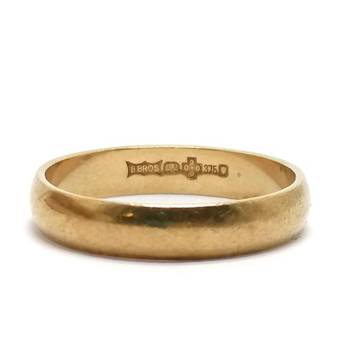 418 - Year 2000 9ct hallmarked gold band ring - size O½ & 2.3g ~ engraved 'I Love You' inside of shank