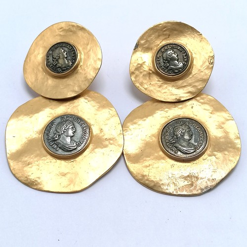 429 - Large pair of Hadrian Roman coin inspired clip-on drop earrings by VC (USA) - 8cm drop with slight l... 