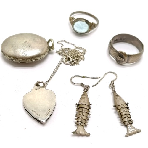 446 - Qty of silver jewellery - antique heart locket on chain, buckle ring, articulated fish earrings etc ... 