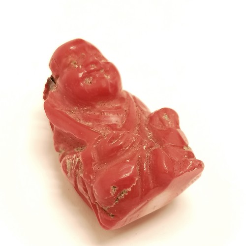 19 - Oriental carved coral Buddha figure pendant (2.6cm), coral carving of animal on branch (slight a/f),... 