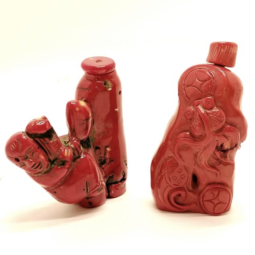 20 - 2 x hand carved coral Oriental snuff bottles - tallest 8.5cm ~ 1 with carp detail