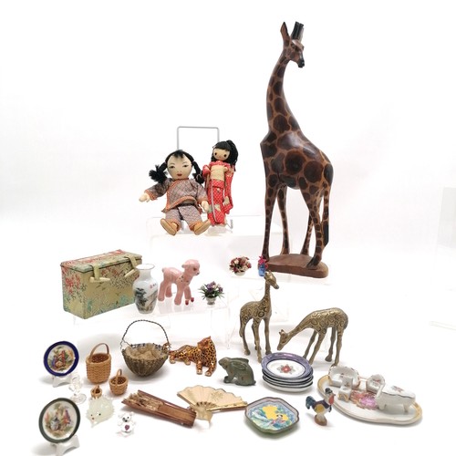 93 - Qty of miscellaneous inc pair of brass giraffes, Oriental, leopard trinket box, hare figure, miniatu... 