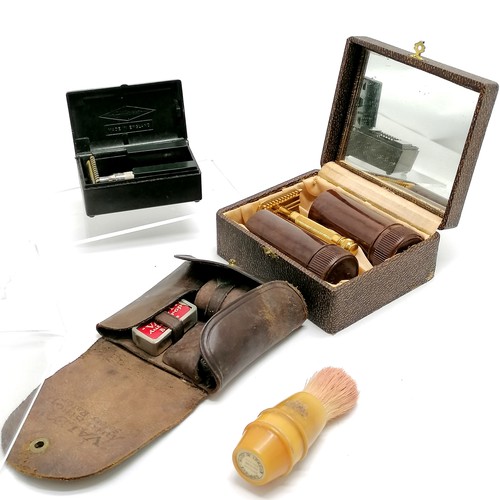 117 - Original 1920's Gillette boxed razor set (13cm x 11cm x 5.5cm) t/w green bakelite Gillette boxed set... 
