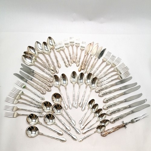 140 - Oneida Royal Brocade Silver Plated Cutlery 69 items in total - 2 dessert knives missing otherwise in... 