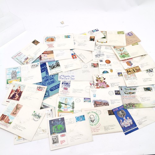 152 - Stamp collection in albums & loose t/w some FDC's