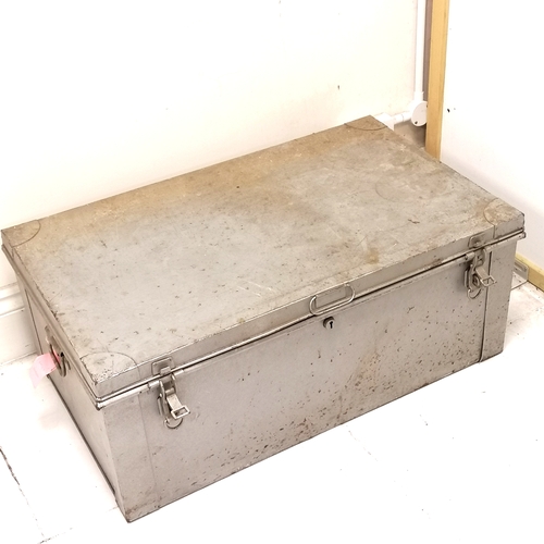 225 - Tin trunk - L91cm x D54cm x H37cm