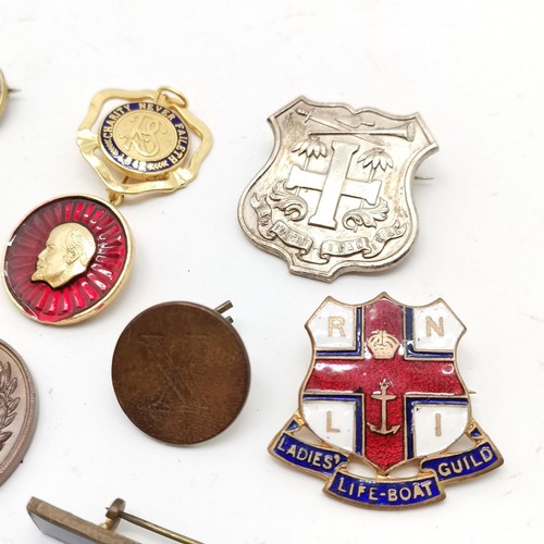 248 - Qty of military and other badges / buttons etc inc oak leaf decoration