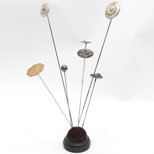 302 - 7 x antique hat pins inc 2 silver mounted (30cm & with hinged heads), unmarked silver pearl set with... 