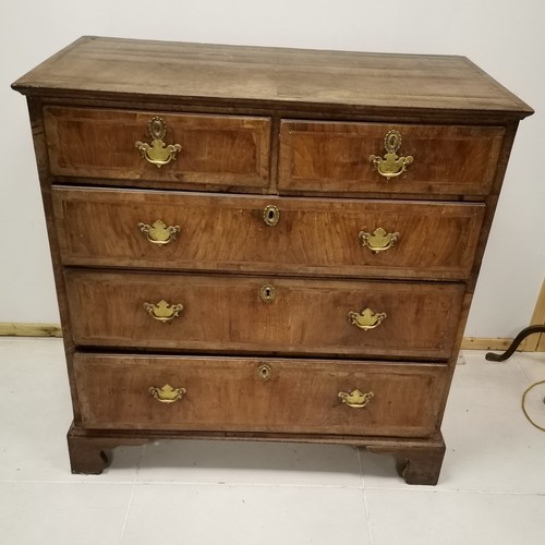 367A - Antique walnut chest of 2 short and 3 long crossbanded graduated drawers & on bracket feet - 99cm wi... 