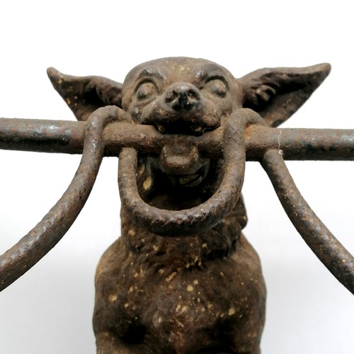 5 - Coalbrookdale antique cast iron stick stand in the form of a dog with whip in mouth - detachable 'le... 