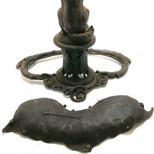 5 - Coalbrookdale antique cast iron stick stand in the form of a dog with whip in mouth - detachable 'le... 