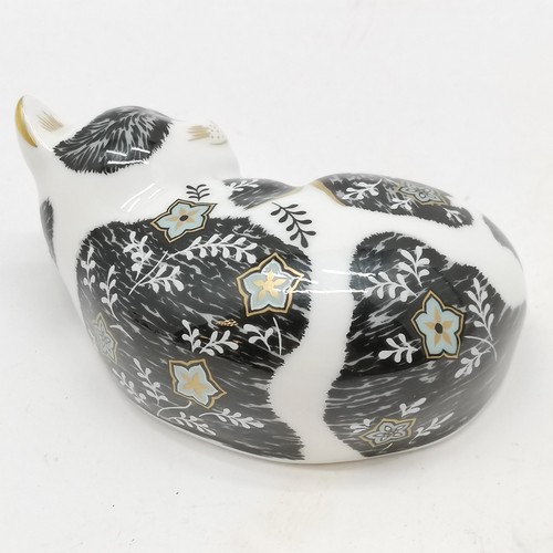 71 - Royal Crown Derby Misty (cat) paperweight - no obvious signs of damage - 8cm across