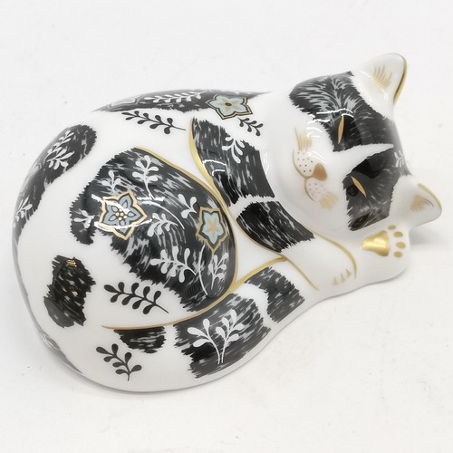 71 - Royal Crown Derby Misty (cat) paperweight - no obvious signs of damage - 8cm across