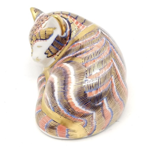 75 - Royal Crown Derby sleeping kitten paperweight - no obvious signs of damage - 7cm across