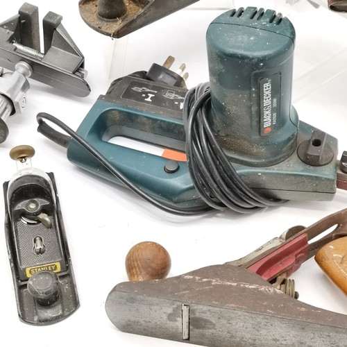 102 - Qty of tools - Bosch PSS230, Black & Decker KA292E, 3 x planes (inc Stanley) & desk vice