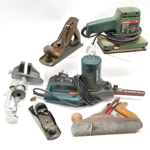 102 - Qty of tools - Bosch PSS230, Black & Decker KA292E, 3 x planes (inc Stanley) & desk vice