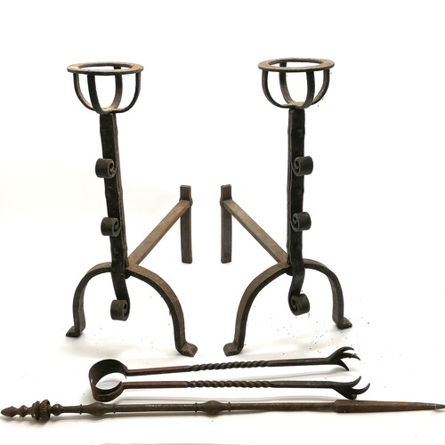 105 - Pair of wrought iron firedogs / andirons with basket mounts at top - 56cm high t/w pair of tongs & p... 