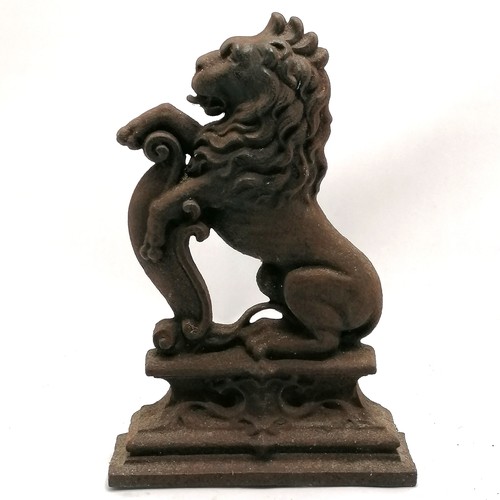 107 - Antique cast iron lion doorstop - 39cm high