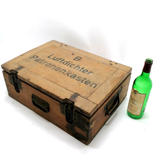 122 - Luftdichter Patronenkasten wooden metal lined ammunition box - 48cm x 35cm x 18cm