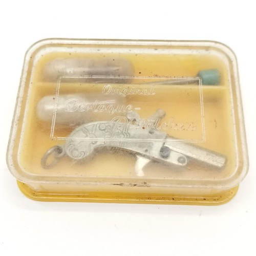 141 - Cased original Berloque-Pistölchen miniature pinfire pistol with original ramrod & caps - plastic ca... 