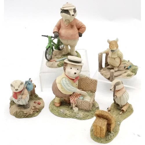 293 - 5 x Villeroy & Boch Foxwood tales figurines - tallest (Mr Gruffey) 12cm tall ~ small chip to Willy's... 