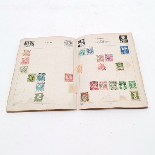 298 - Qty of mostly childrens stamp albums (with stamps) inc Commando album t/w 4 x EMPTY Methuen 'World o... 