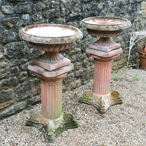 35 - Pair of fluted pedestal urns on Corinthian columns in 2 parts- In good used condition - 58cm diamete... 