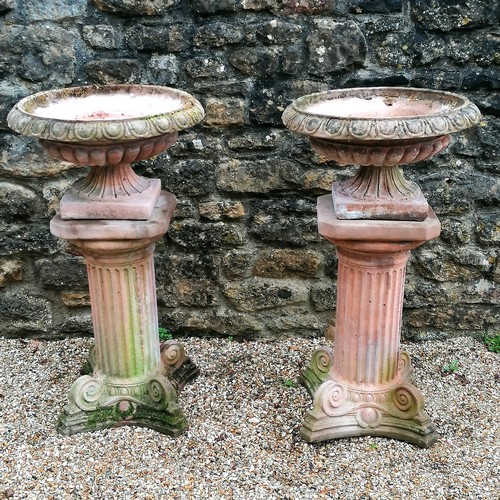 35 - Pair of fluted pedestal urns on Corinthian columns in 2 parts- In good used condition - 58cm diamete... 