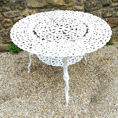 101 - Aluminium heart design garden table and 2 armchairs - 100cm diameter x 68cm high