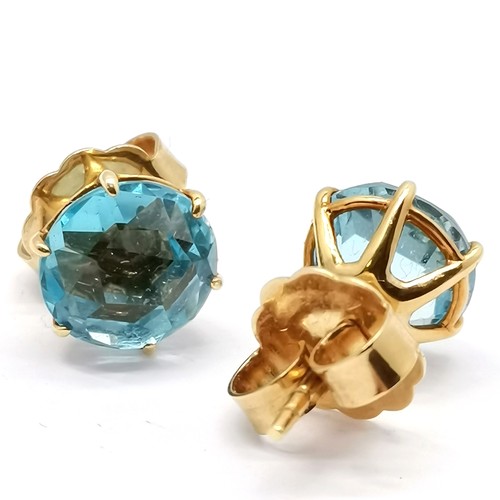 502 - Ippolita Rostagno 18ct marked gold unusual cut blue topaz stud earrings - 9mm diameter & 4.1g total ... 