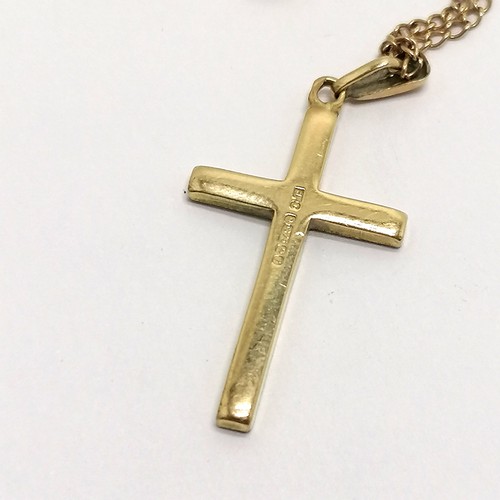 512 - 9ct hallmarked gold cross with bright cut detail on an unmarked gold chain 40cm,  3.6g - the chain h... 