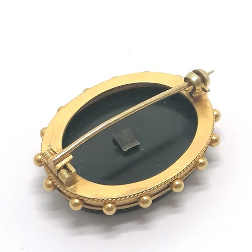 516 - Antique 15ct marked gold brooch set with seed pearl - 3cm across & 8.2g total weight