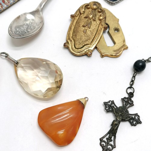 520 - Qty of jewellery inc amber necklace (48cm) & pendant - total weight (2) 18g, rosary, antique enamel ... 