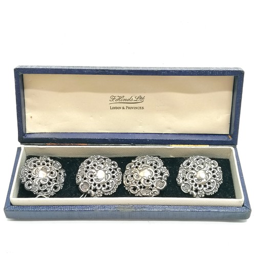 539 - 1901 Art Nouveau silver set of 4 buttons by Levi & Salaman - 3cm diameter & 17.9g in a later F Hinds... 