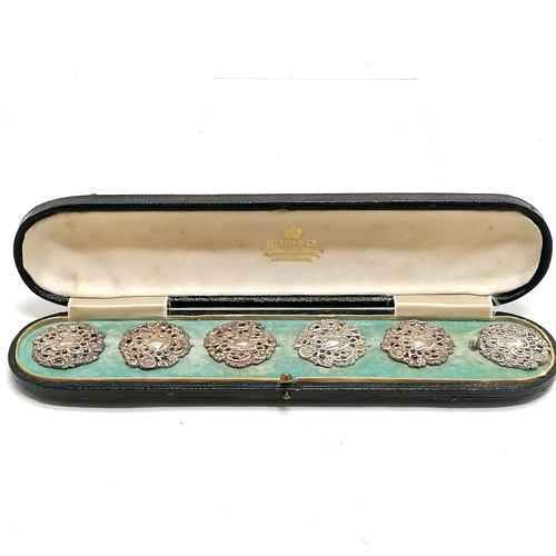 540 - Antique cased set of 6 x 1896 silver buttons in a Rood & Co retail box - buttons 28mm diameter & 31g... 